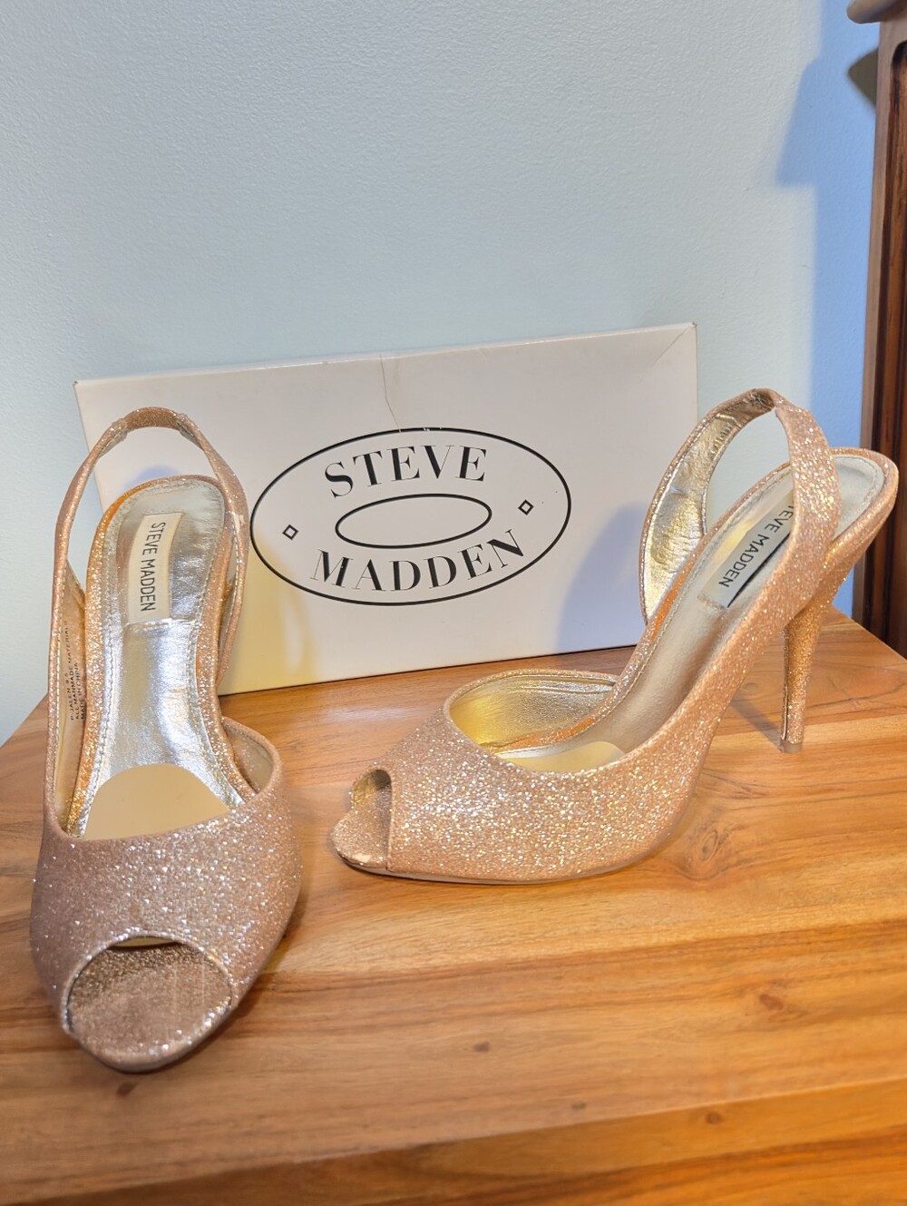 Steve Madden Gold Glitter Heels in size 9.5